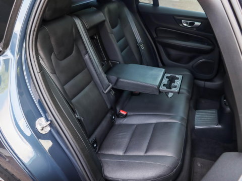 Volvo V60 T6 AWD Plus Dark Pano 360 Cam Trekh. Harman Kardon 19''