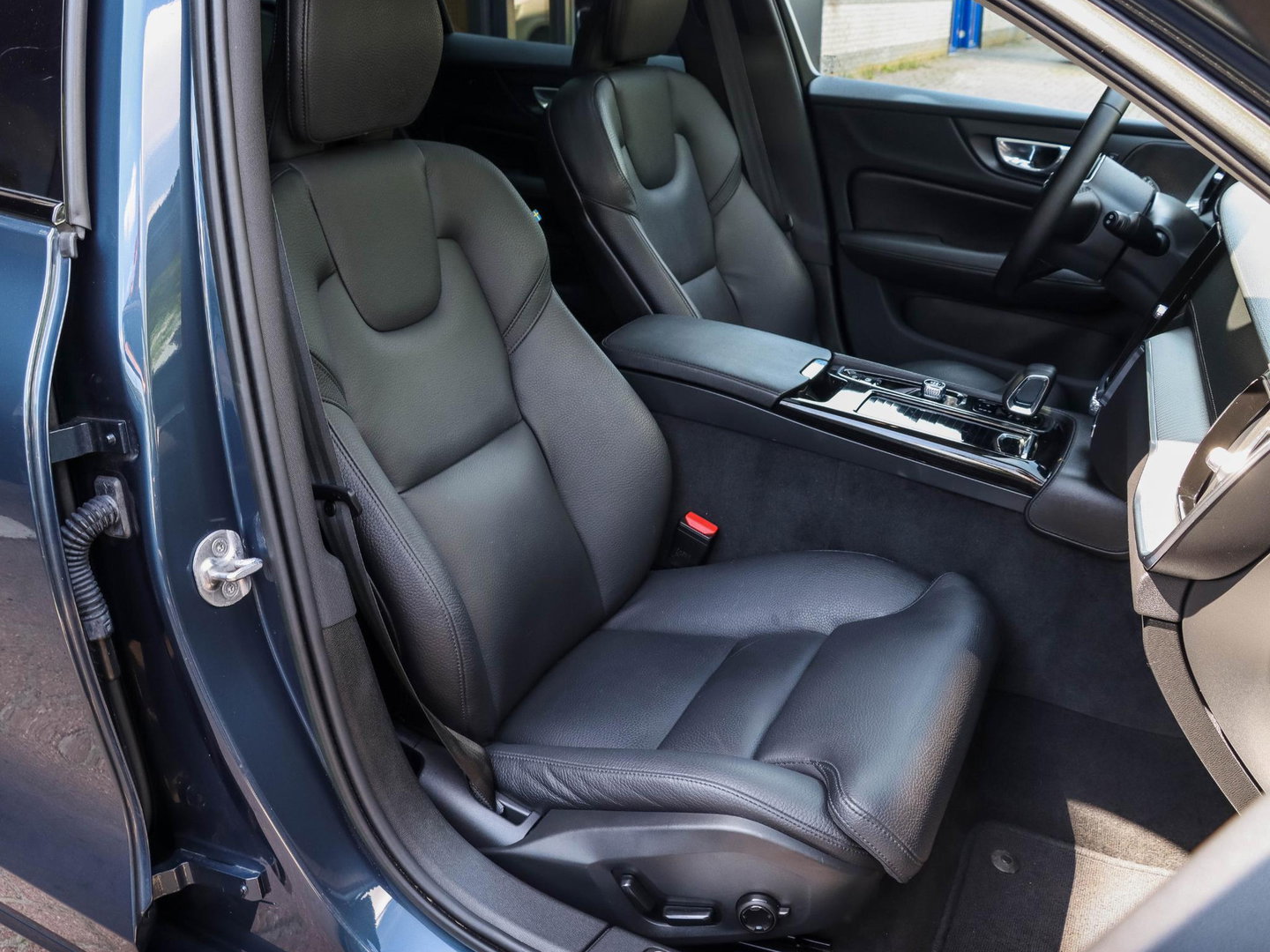 Volvo V60 T6 AWD Plus Dark Pano 360 Cam Trekh. Harman Kardon 19''