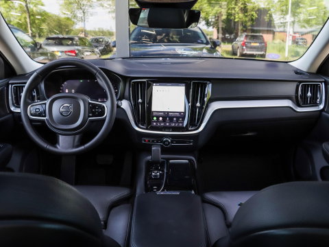 Volvo V60 T6 AWD Plus Dark Pano 360 Cam Trekh. Harman Kardon 19''