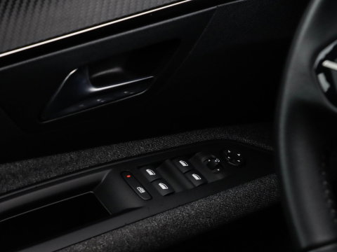 Peugeot 3008 1.2 PureTech Active | Stoelverwarming | Navigatie via Carplay
