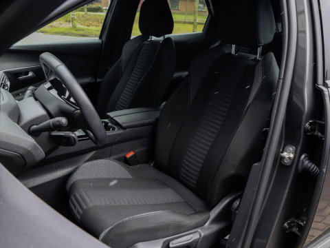 Peugeot 3008 1.2 PureTech Active | Stoelverwarming | Navigatie via Carplay