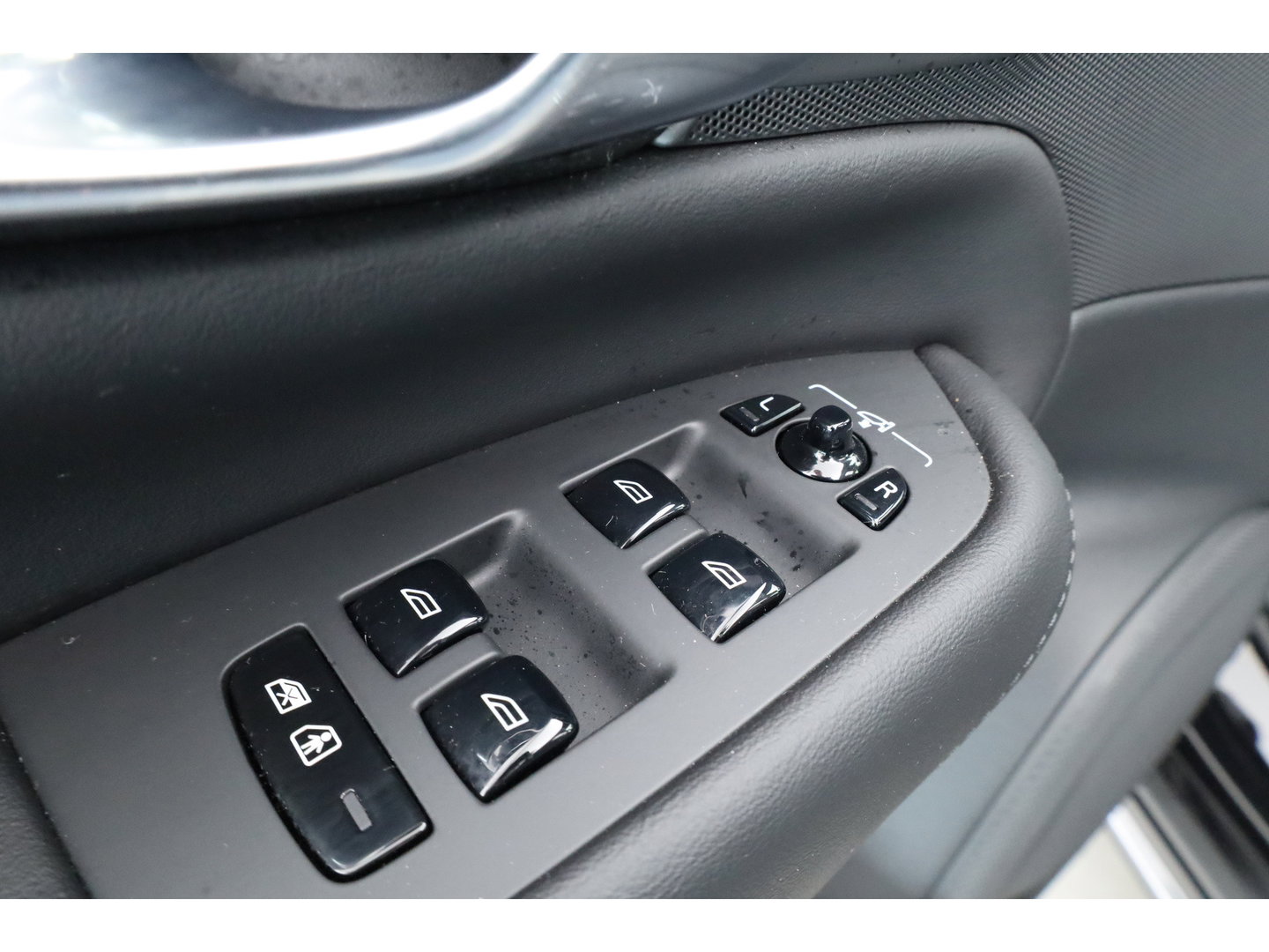 Volvo XC90 2.0 T8 Recharge AWD Ultra Bright | 7 pers. | Pano | 360 camera | HUD | Harman/Kardon | Memory | Bliss | Stoel-Stuurverw. | Google+App.connect | Elek. Klep | 21''