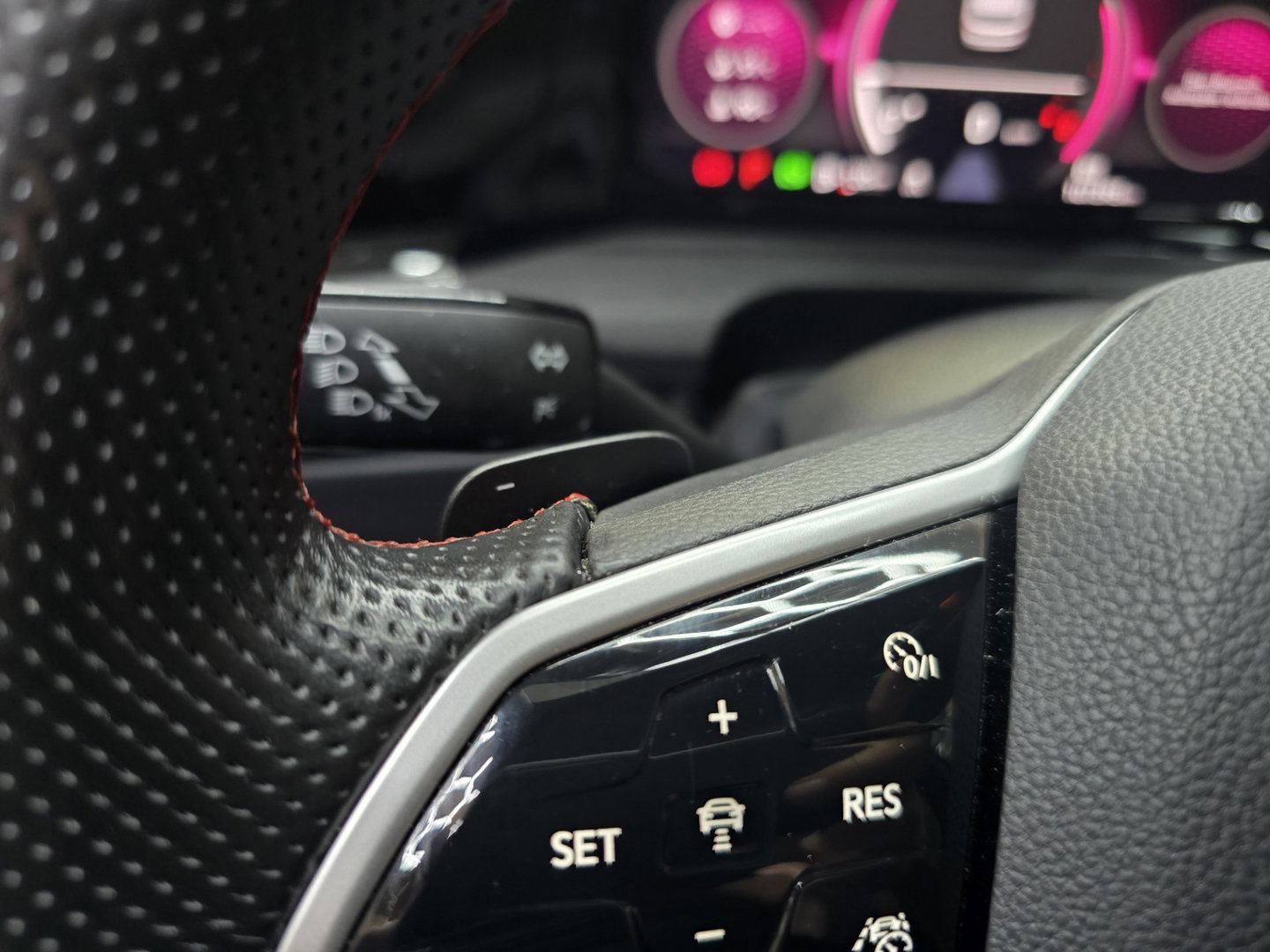 Volkswagen Golf 2.0 TSI GTI Clubsport Pano IQ-Lights Leder Navi Camera memory 19" LM