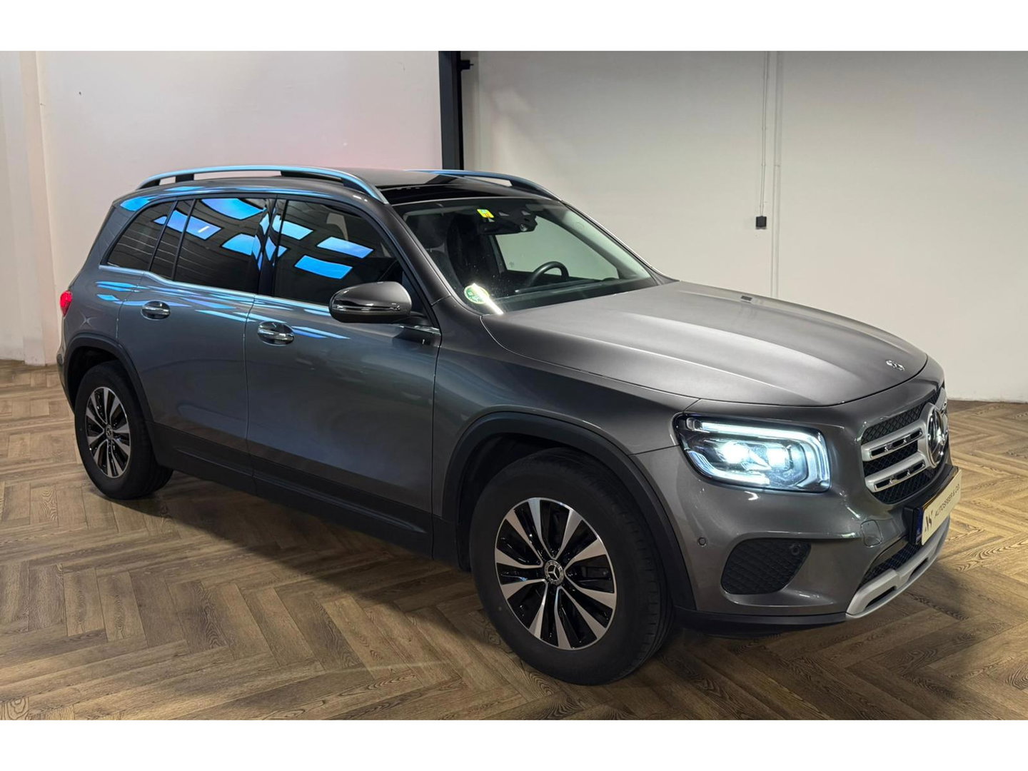 Mercedes-Benz GLB 250 4MATIC PANO KEYLESS CAM