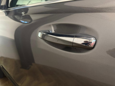 Mercedes-Benz GLB 250 4MATIC PANO KEYLESS CAM
