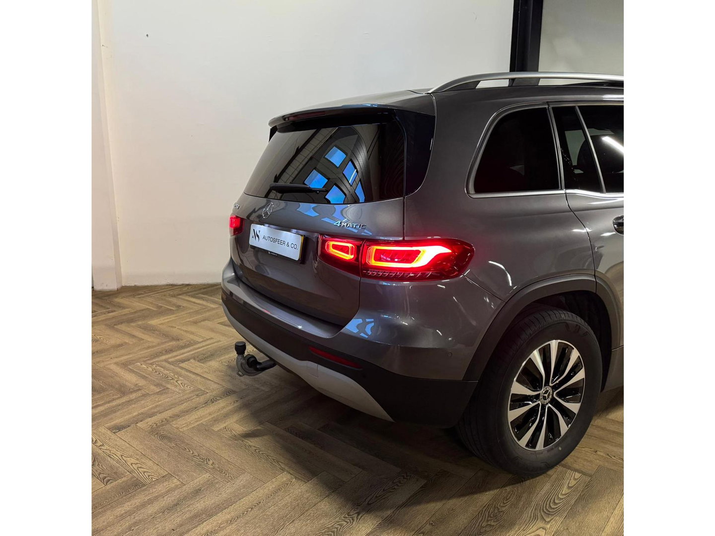 Mercedes-Benz GLB 250 4MATIC PANO KEYLESS CAM