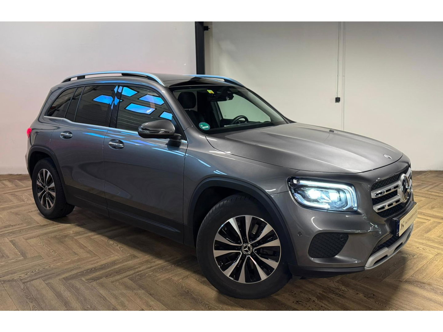 Mercedes-Benz GLB 250 4MATIC PANO KEYLESS CAM