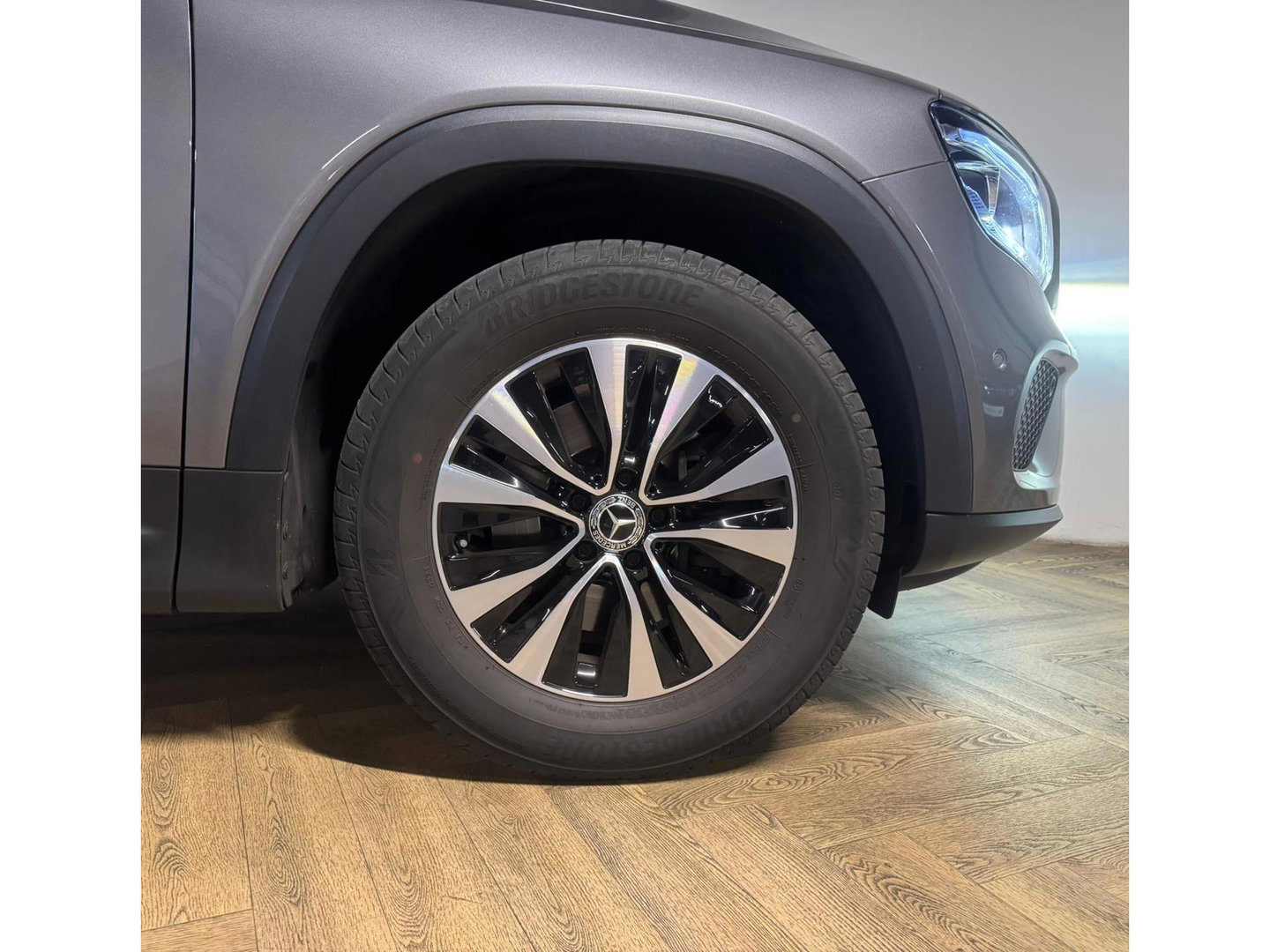 Mercedes-Benz GLB 250 4MATIC PANO KEYLESS CAM