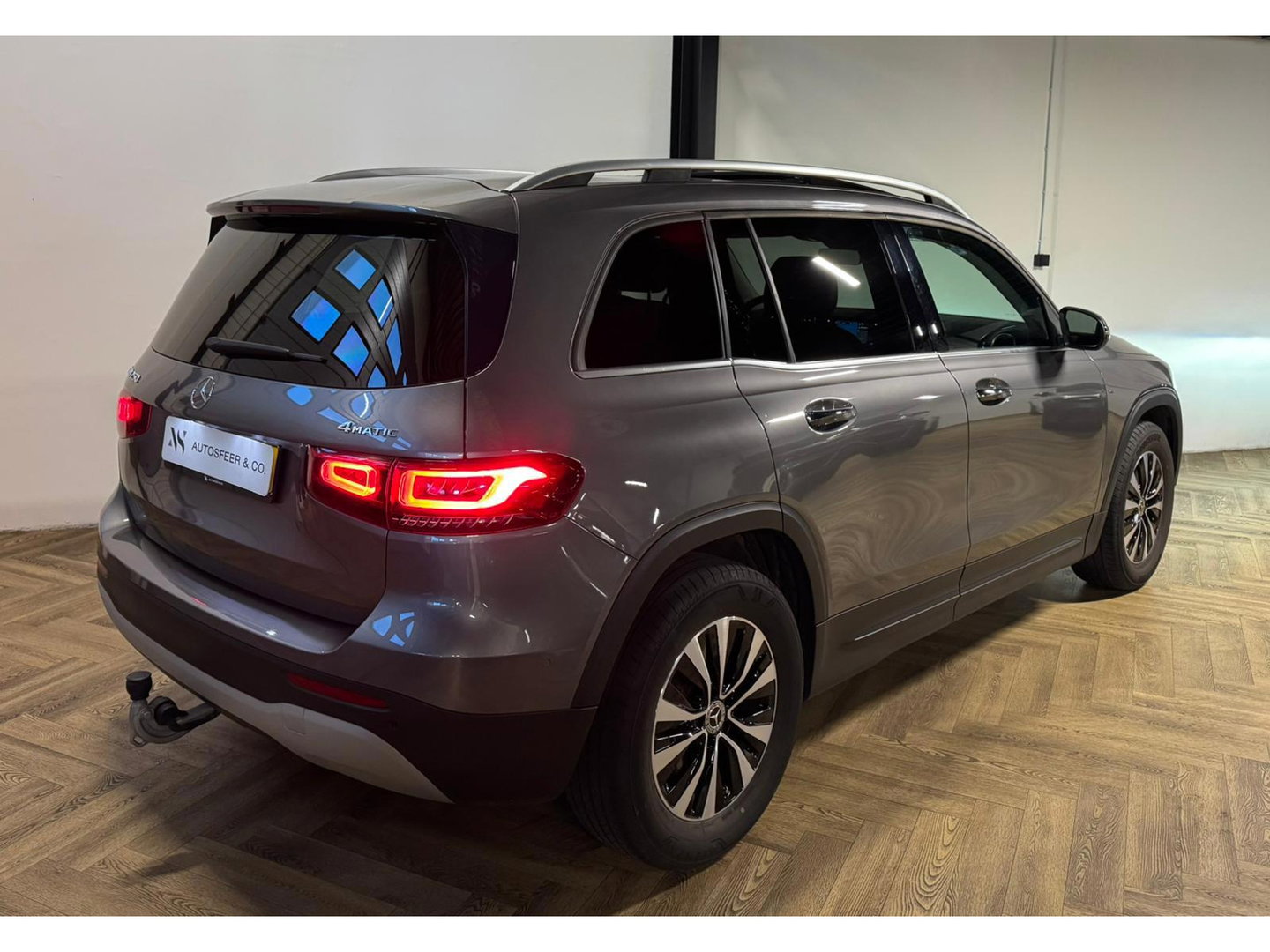 Mercedes-Benz GLB 250 4MATIC PANO KEYLESS CAM