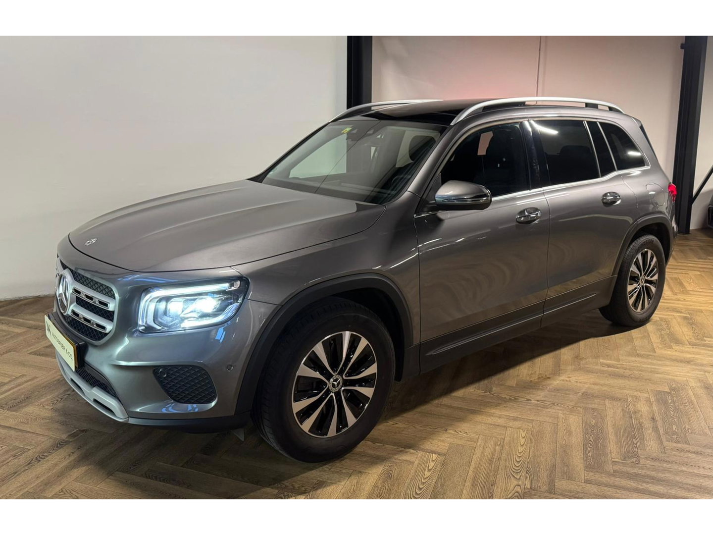 Mercedes-Benz GLB 250 4MATIC PANO KEYLESS CAM