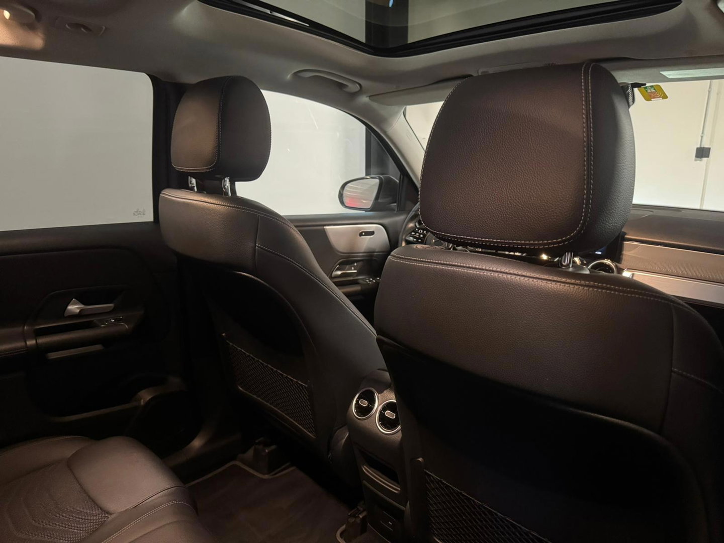 Mercedes-Benz GLB 250 4MATIC PANO KEYLESS CAM