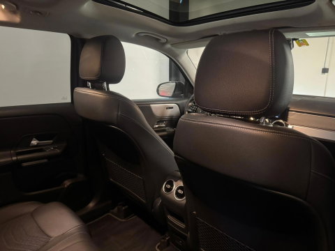 Mercedes-Benz GLB 250 4MATIC PANO KEYLESS CAM