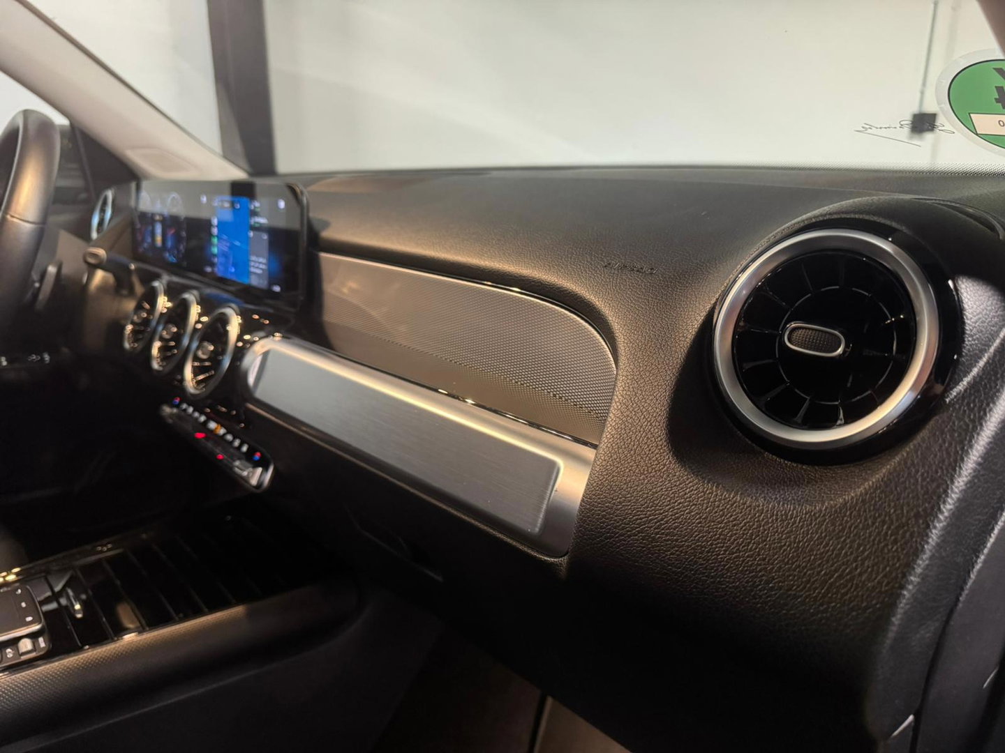 Mercedes-Benz GLB 250 4MATIC PANO KEYLESS CAM