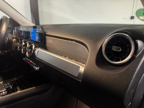 Mercedes-Benz GLB 250 4MATIC PANO KEYLESS CAM