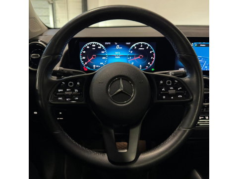 Mercedes-Benz GLB 250 4MATIC PANO KEYLESS CAM