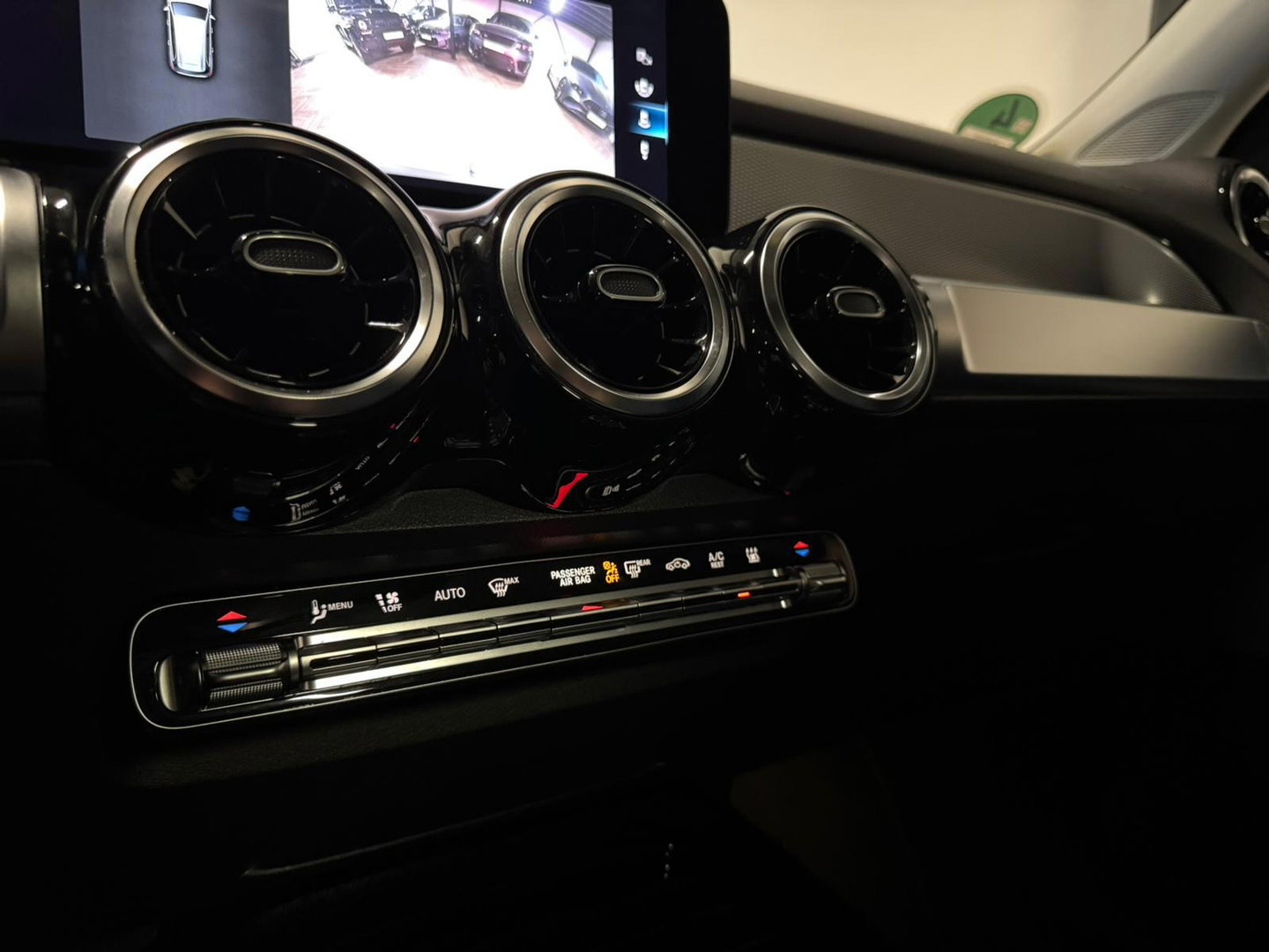 Mercedes-Benz GLB 250 4MATIC PANO KEYLESS CAM