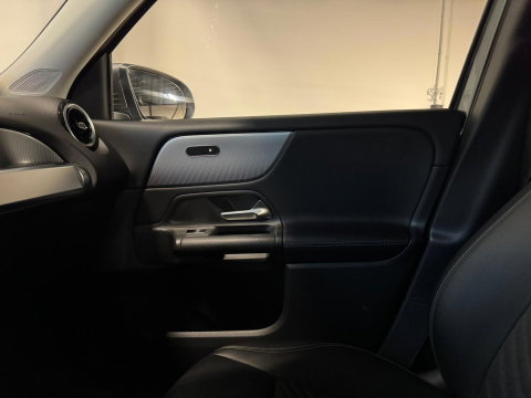 Mercedes-Benz GLB 250 4MATIC PANO KEYLESS CAM