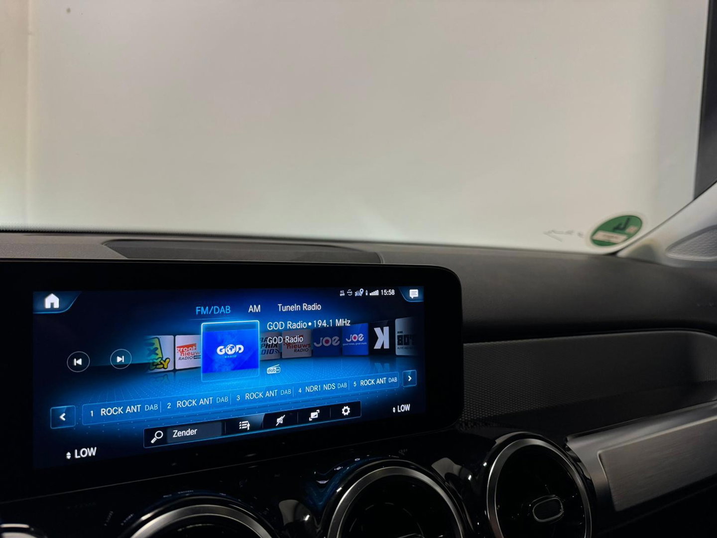 Mercedes-Benz GLB 250 4MATIC PANO KEYLESS CAM