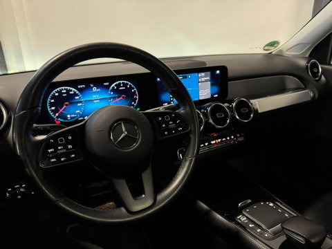 Mercedes-Benz GLB 250 4MATIC PANO KEYLESS CAM