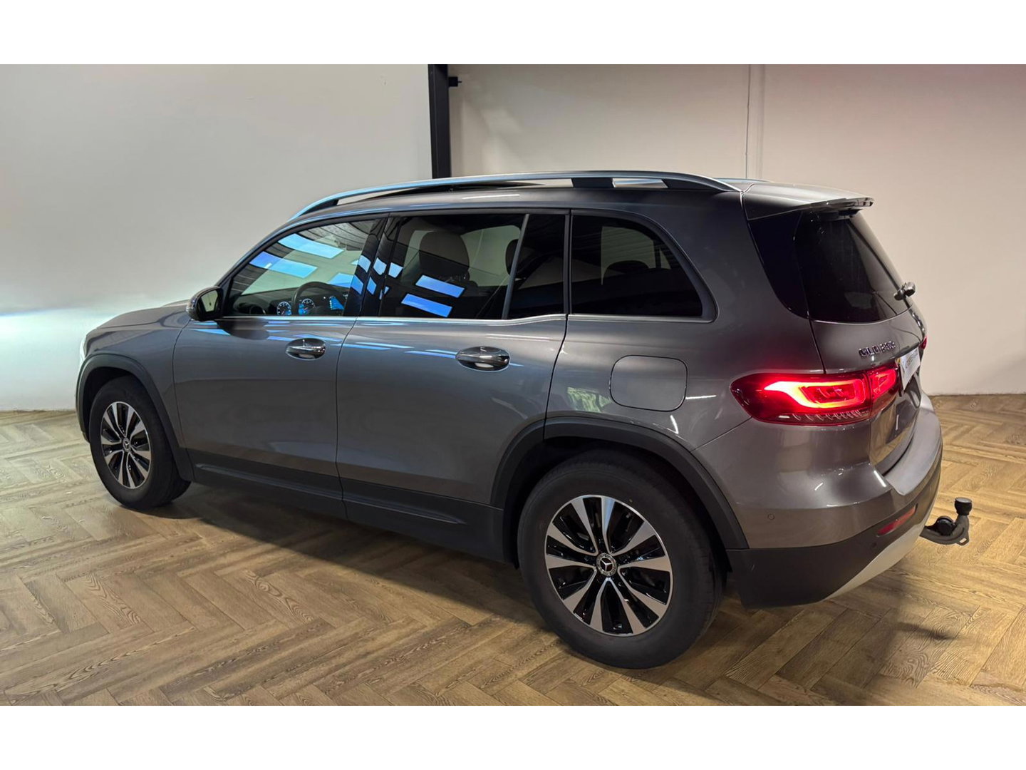 Mercedes-Benz GLB 250 4MATIC PANO KEYLESS CAM