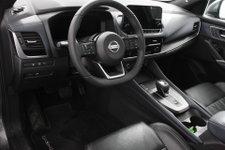 Nissan QASHQAI - 1.3 MHEV DIG-T 158pk Xtronic Tekna+ Navigatie Apple Carplay/Android Auto Parkeersensoren 360 camera Adaptive cruise control Elektrisch panoramadak achterklep en bestuurderstoel Stoel-en stuurverwarming