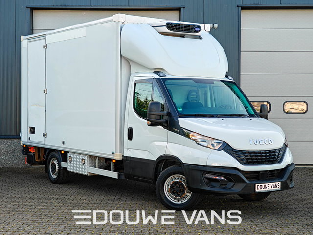 Iveco Daily - 2.3 Koelwagen Airco Laadklep DAB Geveerde Stoel Koelbak Zijdeur Carrier + webasto