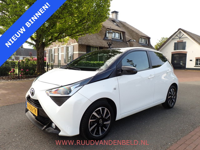 Toyota Aygo - 1.0 VVT-i X-CITE TWO-TONE / CRUISE / CARPLAY / CAMERA / AIRCO /