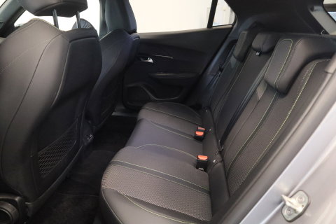 Peugeot e-2008 EV GT Avantage 54 kWh 360 camera Navigatie Blindspot NAP 24 Maanden garantie* (Vraag naar de voorwaarden)
