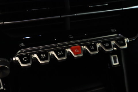 Peugeot e-2008 EV GT Avantage 54 kWh 360 camera Navigatie Blindspot NAP 24 Maanden garantie* (Vraag naar de voorwaarden)