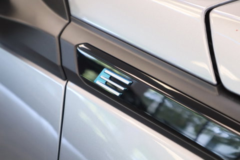 Peugeot e-2008 EV GT Avantage 54 kWh 360 camera Navigatie Blindspot NAP 24 Maanden garantie* (Vraag naar de voorwaarden)