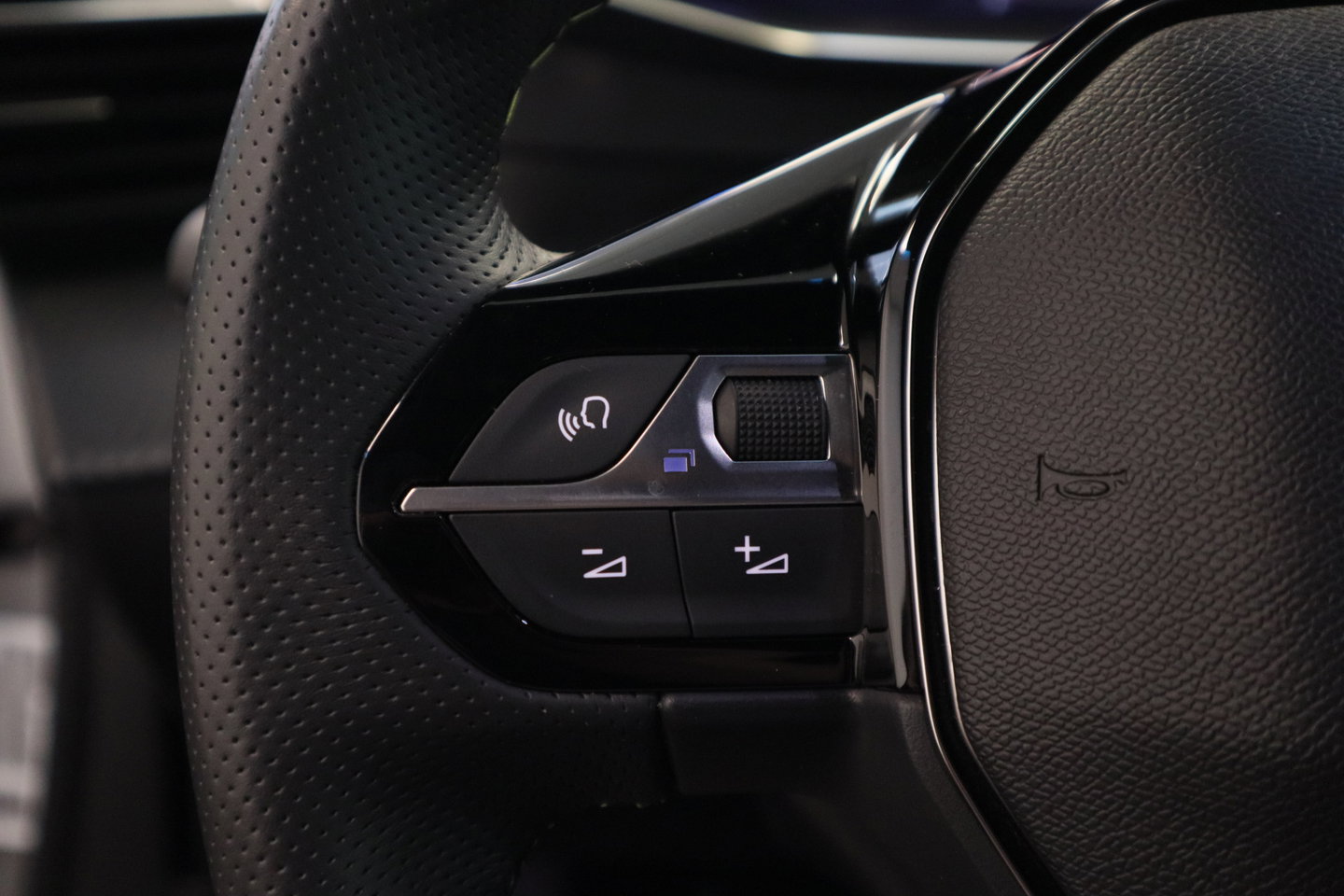 Peugeot e-2008 EV GT Avantage 54 kWh 360 camera Navigatie Blindspot NAP 24 Maanden garantie* (Vraag naar de voorwaarden)