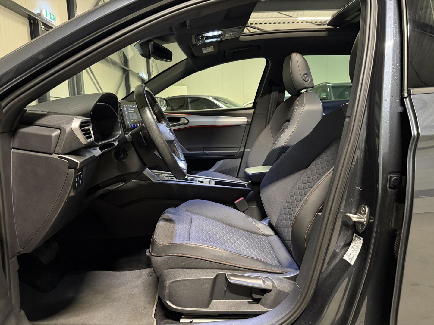 SEAT Leon Sportstourer 1.4 TSI eHybrid PHEV SOH 87% FR Pano Stoelverwarming Sfeer