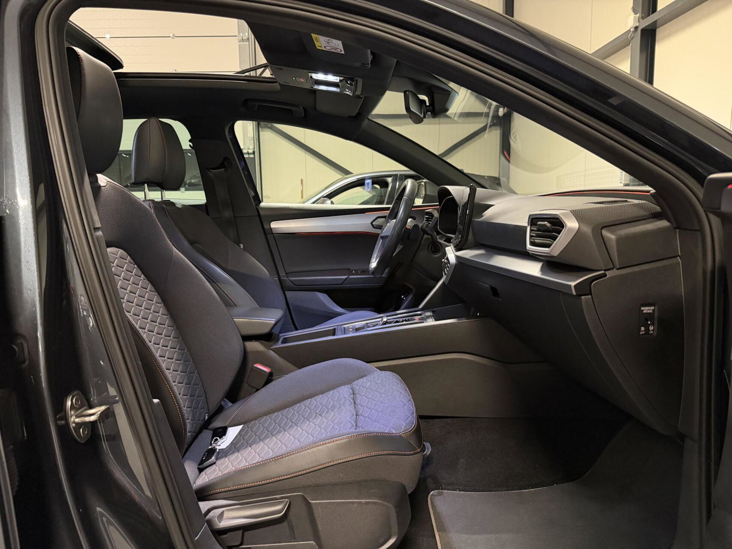 SEAT Leon Sportstourer 1.4 TSI eHybrid PHEV SOH 87% FR Pano Stoelverwarming Sfeer