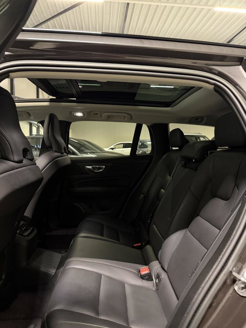 Volvo V60 2.0 T6 Plug-in hybrid AWD Ultimate Bright Pano H&K