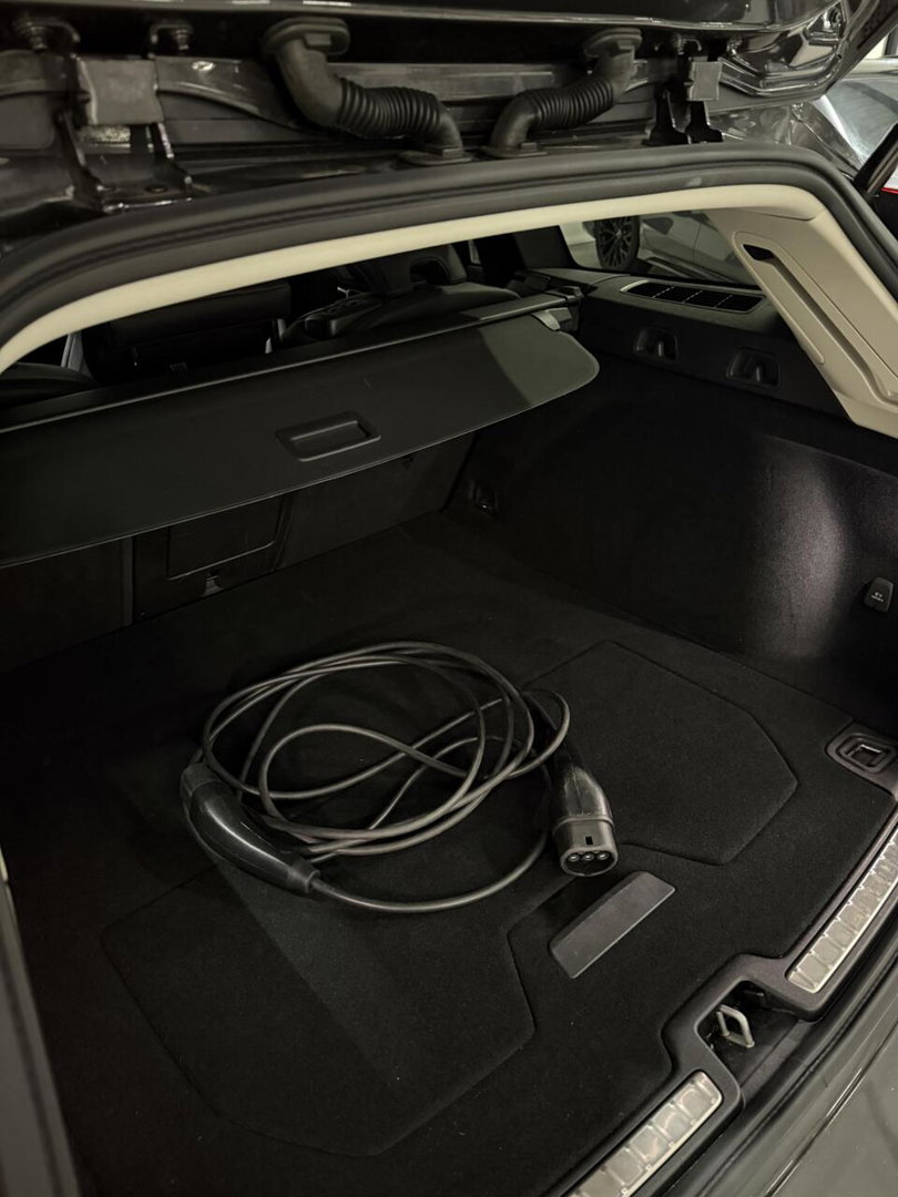 Volvo V60 2.0 T6 Plug-in hybrid AWD Ultimate Bright Pano H&K