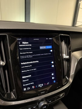 Volvo V60 2.0 T6 Plug-in hybrid AWD Ultimate Bright Pano H&K