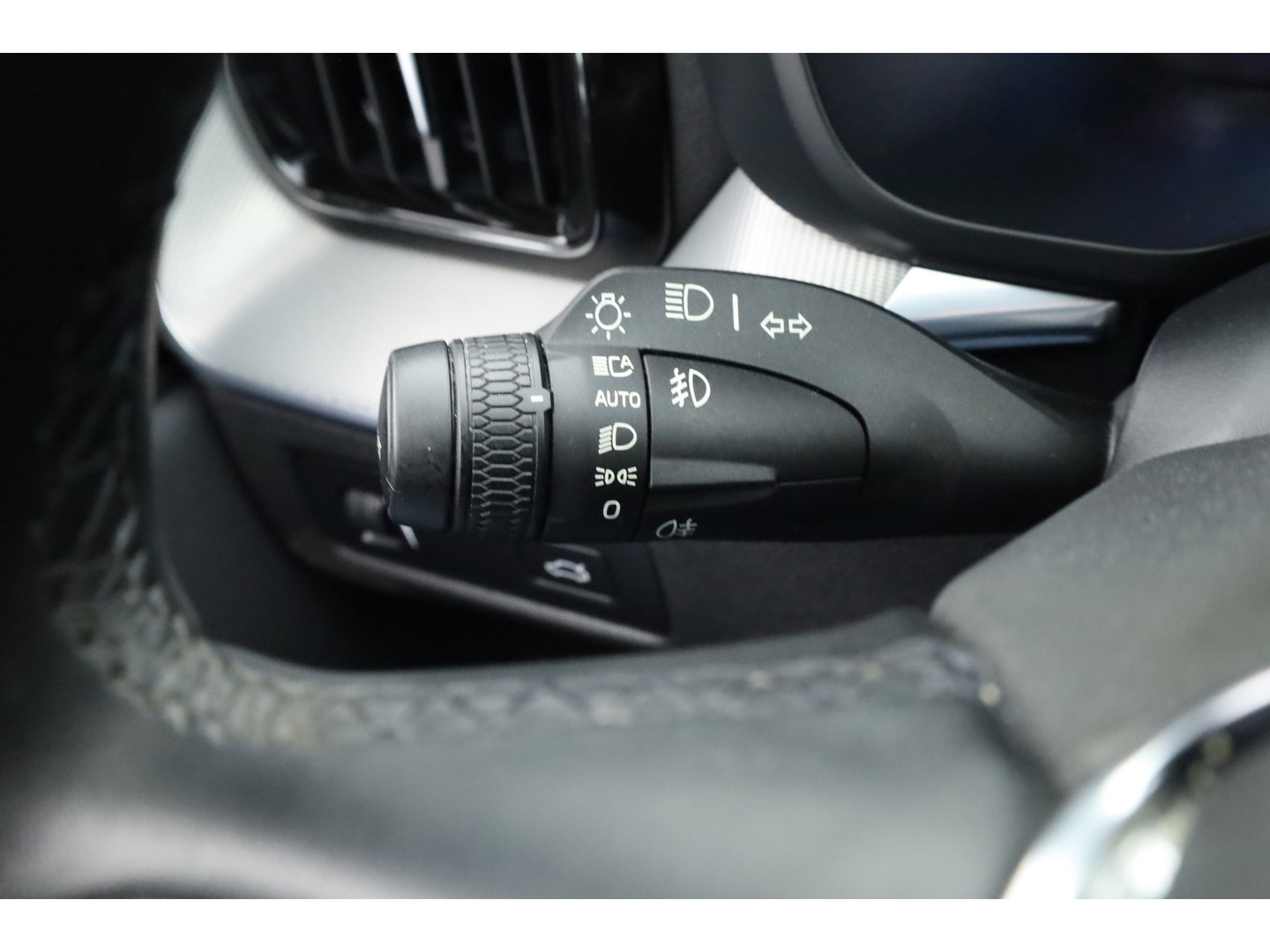Volvo XC60 2.0 B4 R-Design | Pano-dak | 360 camera | ACC | 21 inch | Sportstoelen | H&K Audio |