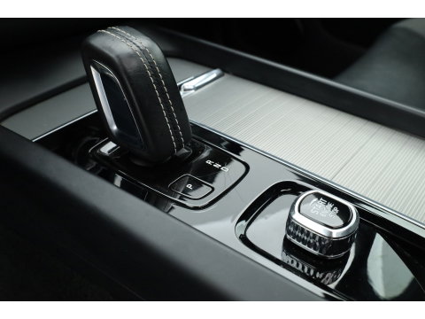 Volvo XC60 2.0 B4 R-Design | Pano-dak | 360 camera | ACC | 21 inch | Sportstoelen | H&K Audio |