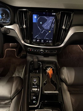 Volvo V60 2.0 T6 Recharge AWD R-Design Pano Leer Camera NAP