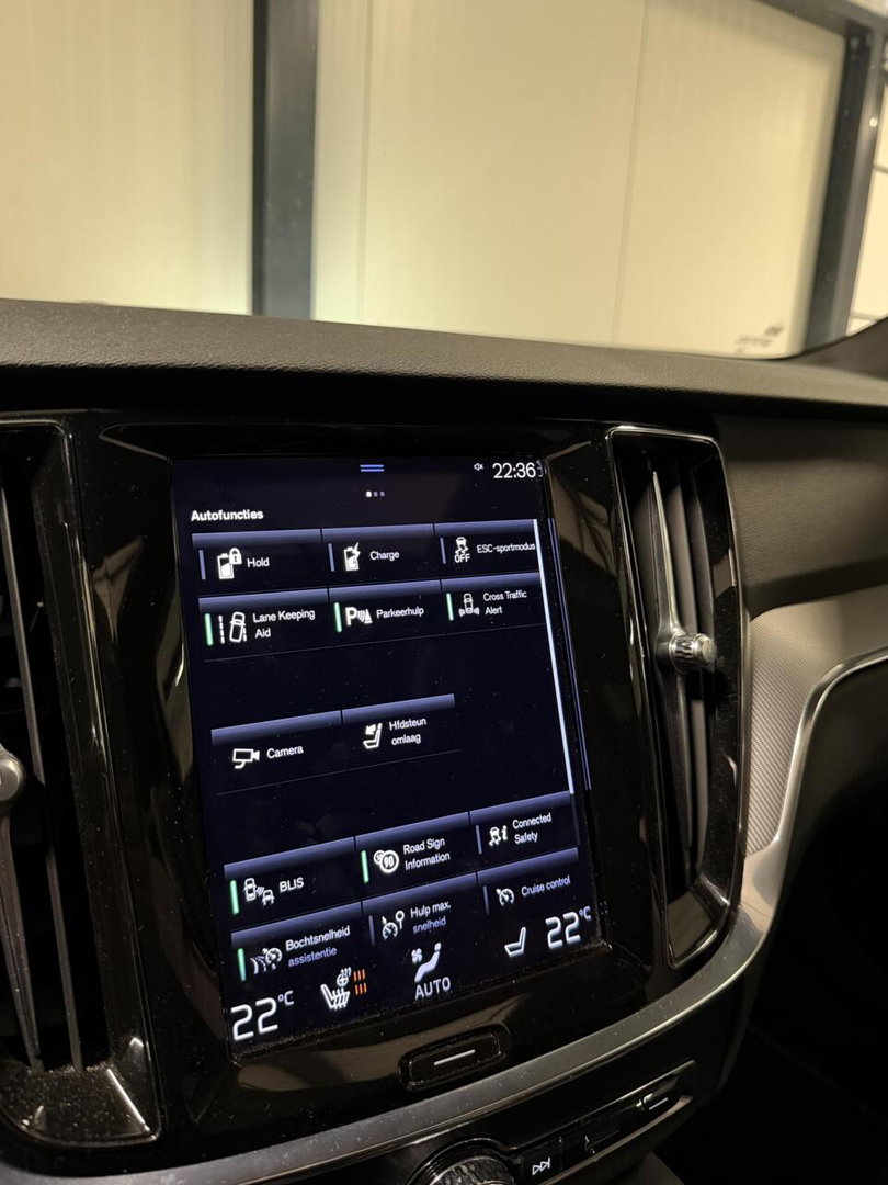 Volvo V60 2.0 T6 Recharge AWD R-Design Pano Leer Camera NAP