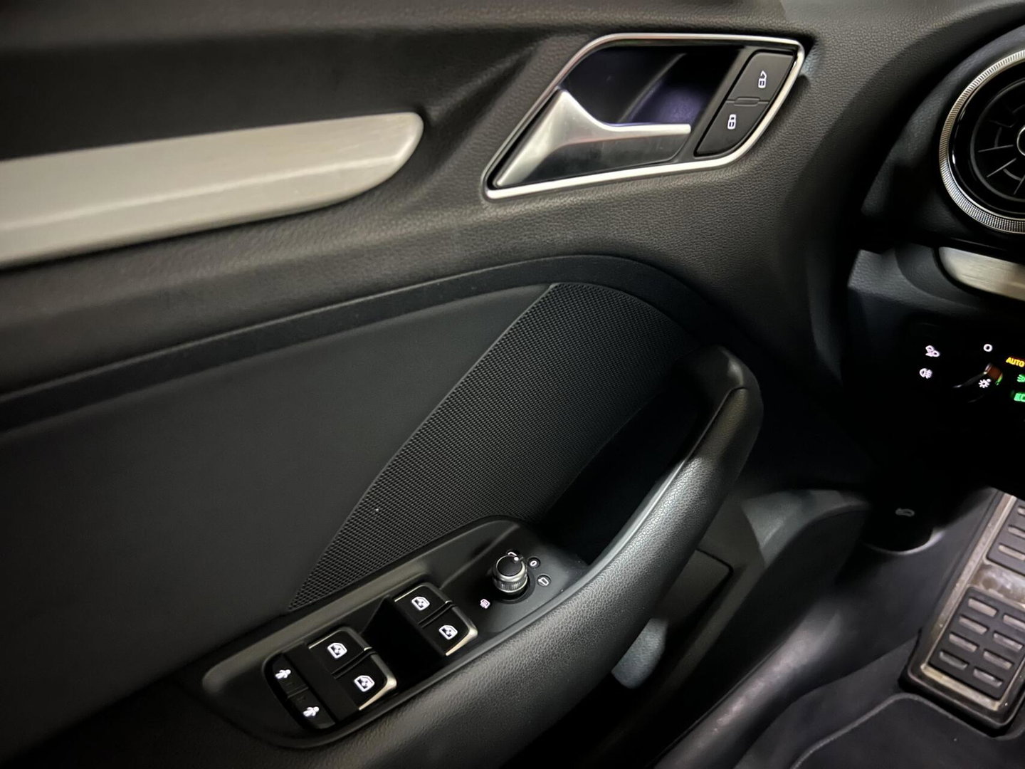 Audi A3 Sportback 35 TFSI 150PK S-Line Black Edition Virtual