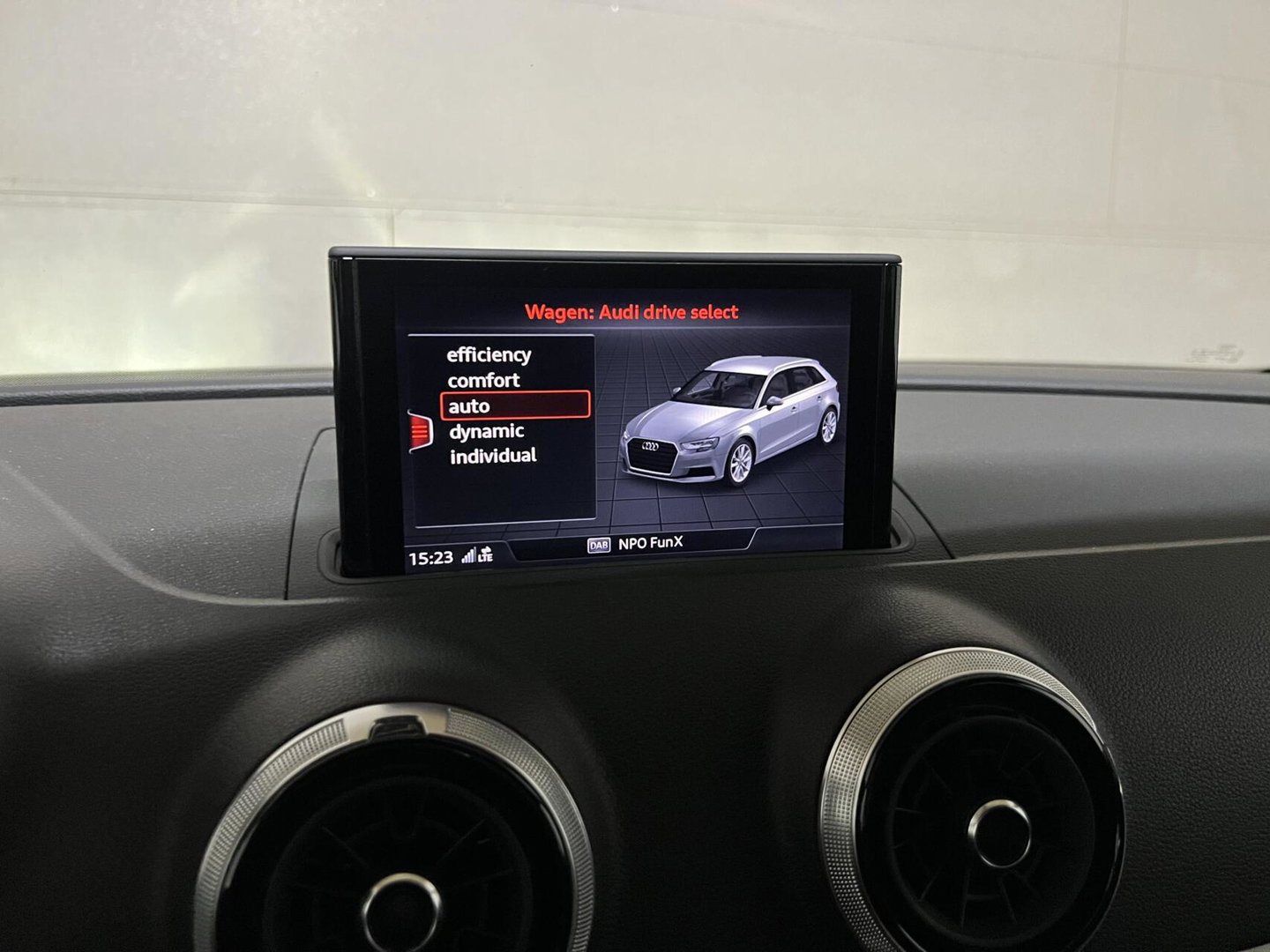 Audi A3 Sportback 35 TFSI 150PK S-Line Black Edition Virtual