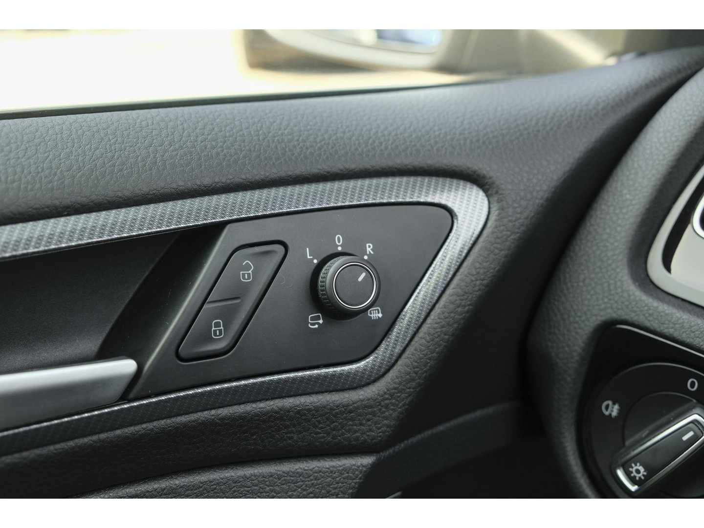Volkswagen Golf Variant 1.5 TSI DSG 150pk R-Line Lapis blue Camera Navi Discover Pro LED koplampen