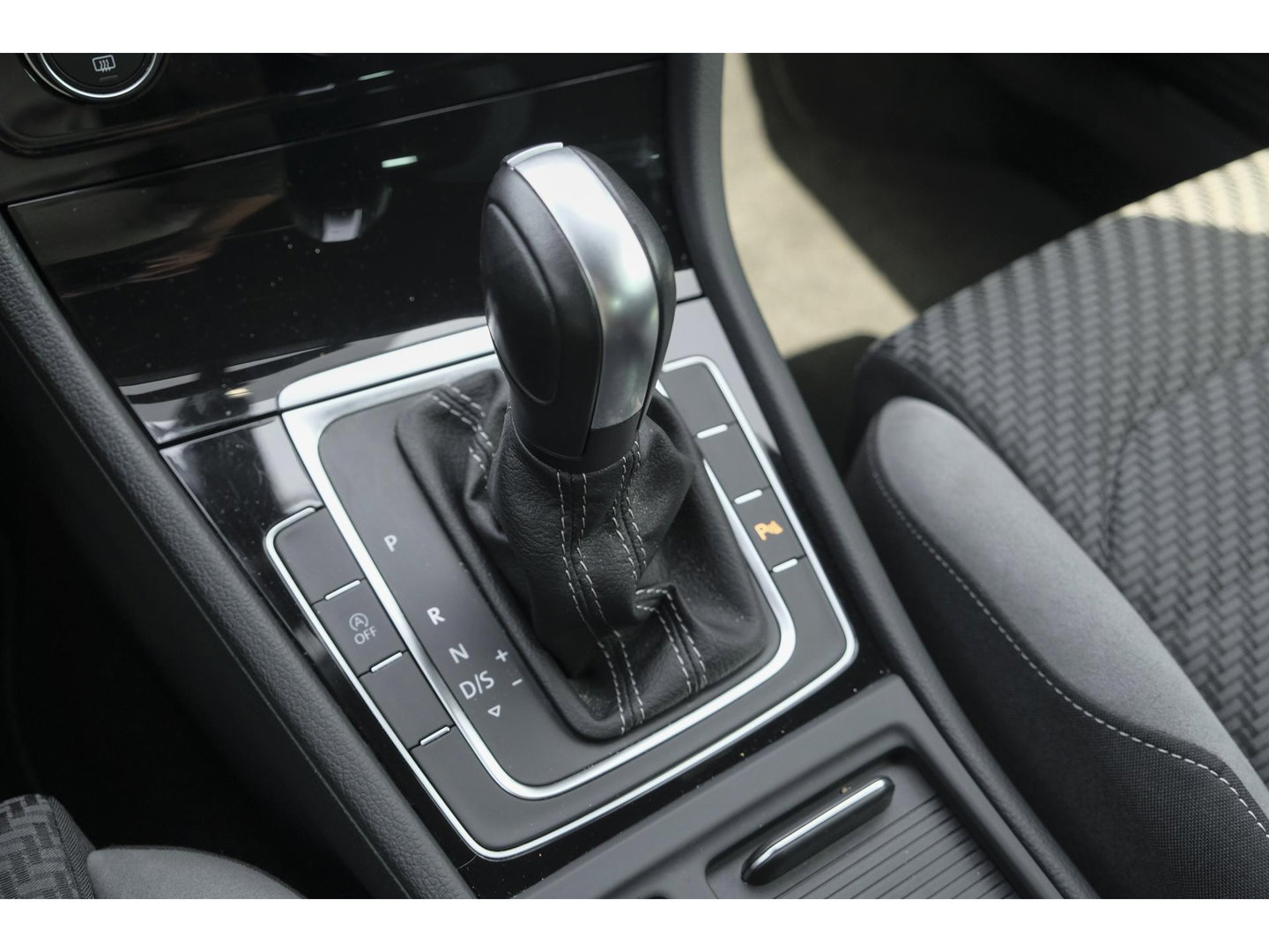 Volkswagen Golf Variant 1.5 TSI DSG 150pk R-Line Lapis blue Camera Navi Discover Pro LED koplampen