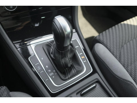 Volkswagen Golf Variant 1.5 TSI DSG 150pk R-Line Lapis blue Camera Navi Discover Pro LED koplampen