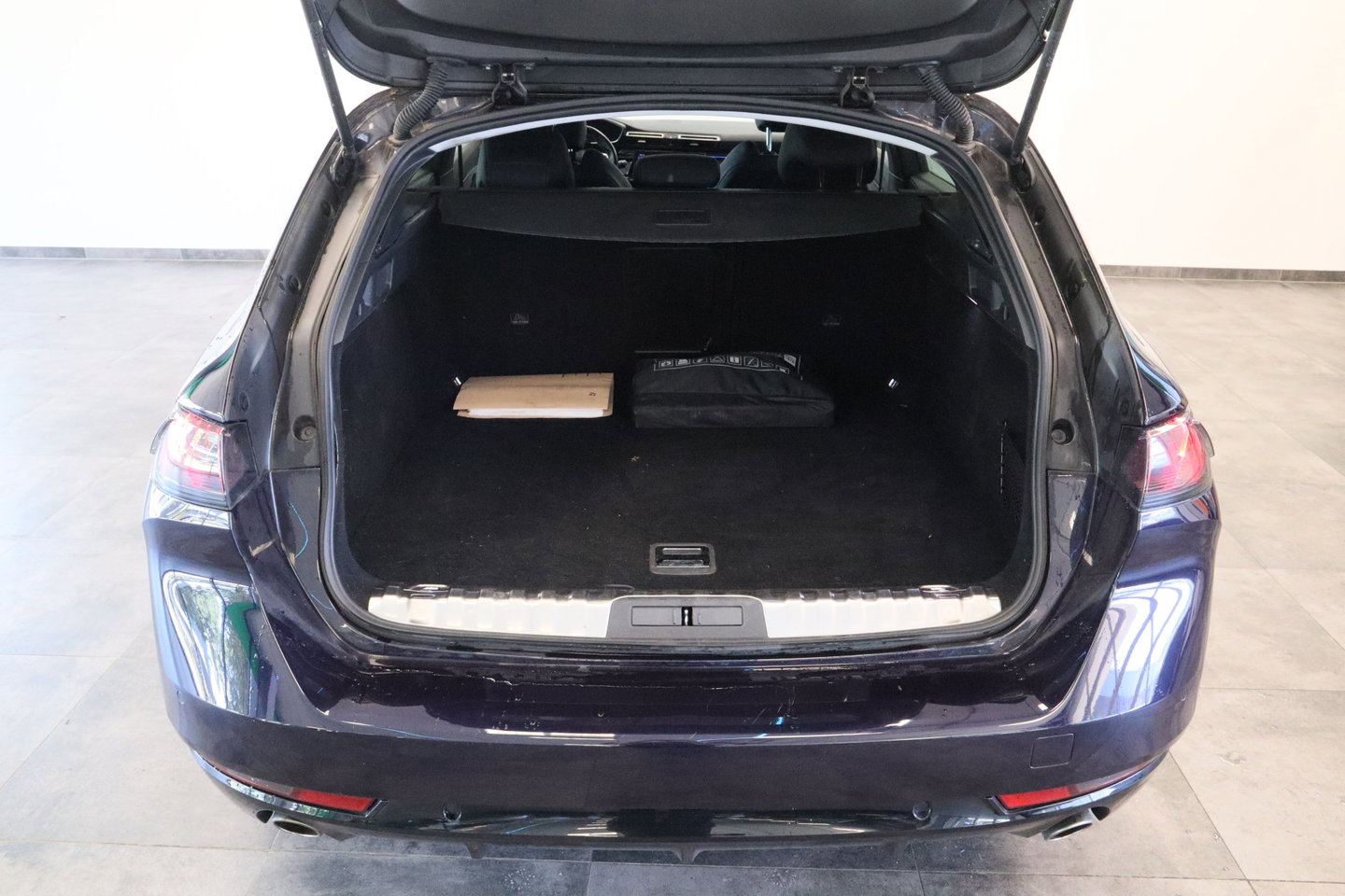 Peugeot 508 SW 1.6 PureTech Blue Lease Allure ACC Camera PDC Keyless go 24 Maanden garantie* (Vraag naar de voorwaarden)