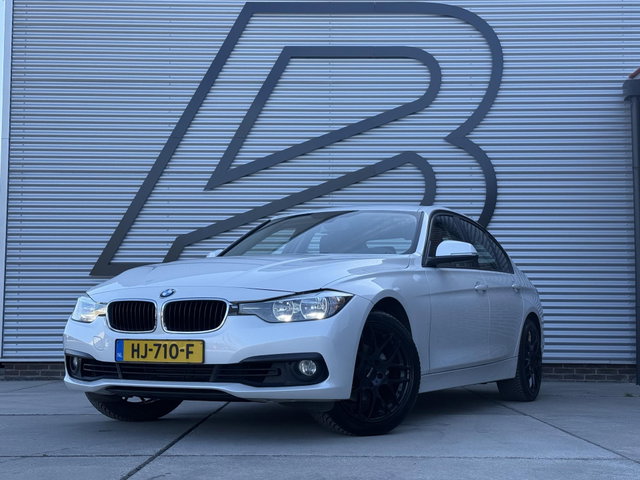 BMW 3 Serie - 318i Essential Navi|Clima|Cruise|PDC|Dealer Onderhouden|LM Velgen|N.A.P|APK tot 08-2026