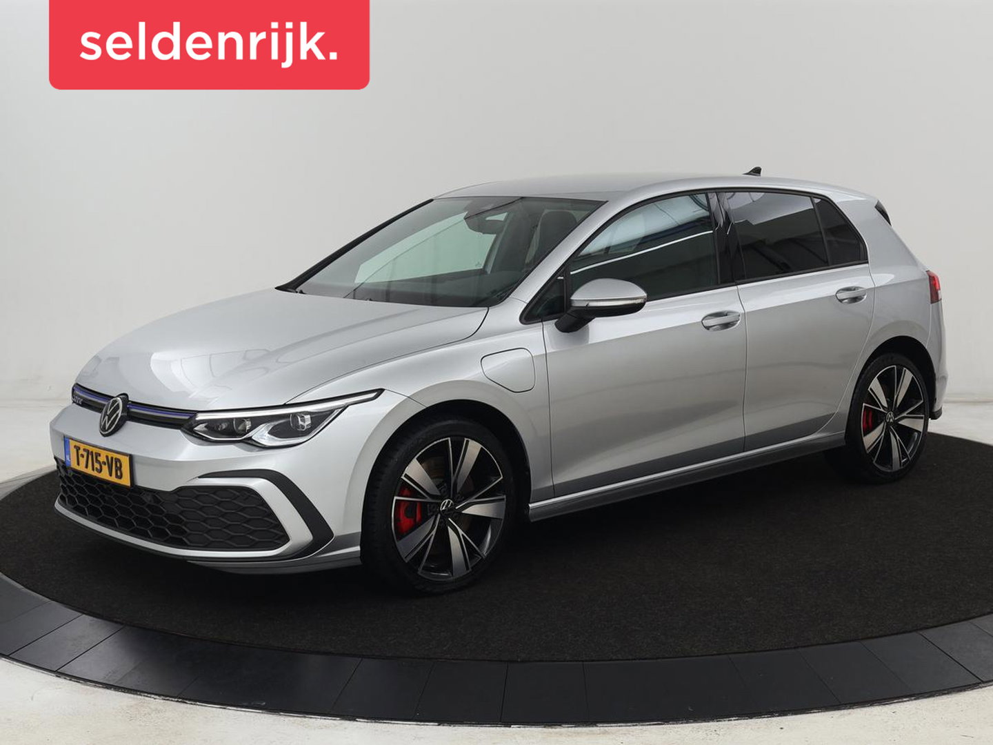 Volkswagen Golf 1.4 eHybrid GTE | SOH 92,6% | Stoelverwarming | Trekhaak | Carplay | Adaptive cruise | 18'' | Sportstoelen | Navigatie | Sfeerverlichting | Climate control | Parkeerhulp | PHEV | Plug In