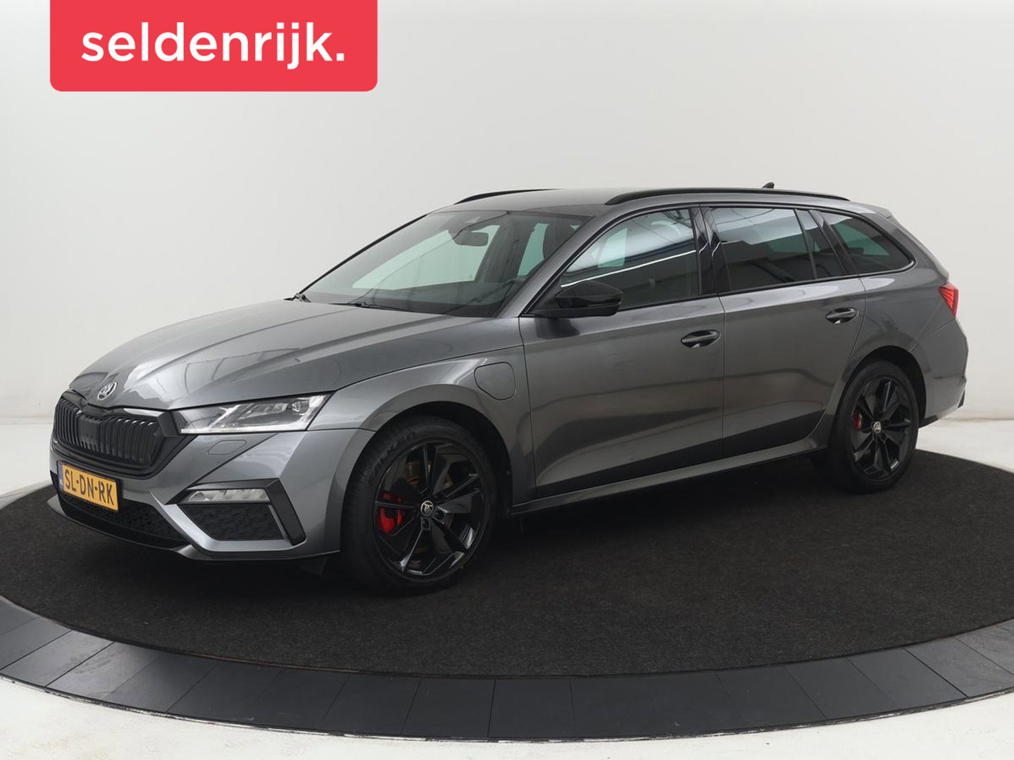 Škoda Octavia 1.4 TSI RS iV PHEV Business | Stoelverwarming | Matrix LED | Carplay | Sportstoelen | Keyless | Virtual Cockpit | Parkeerhulp | Sfeerverlichting | Side Assist | Cruise control | Plug In