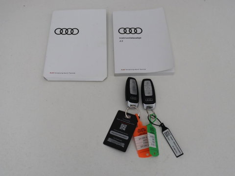 Audi A3 30 TFSI Advanced edition | Stoelverwarming | Matrix LED | Adaptive cruise | Camera | Park Assist | Elektrische stoel | Carplay | Sportstoelen | Navigatie | Virtual Cockpit | Climate control | Audi Sound